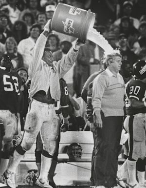 100 Greatest Photos - 099 - Harry Carson, Bill Parcells