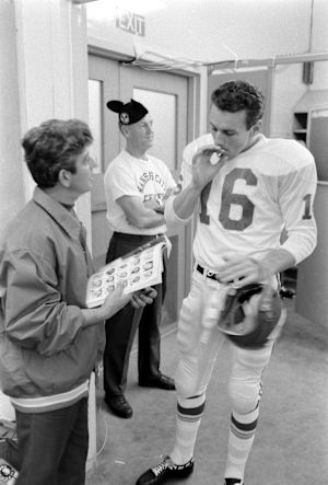 100 Greatest Photos - 072 - Len Dawson