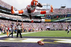 100 Greatest Photos - 045 - David Njoku